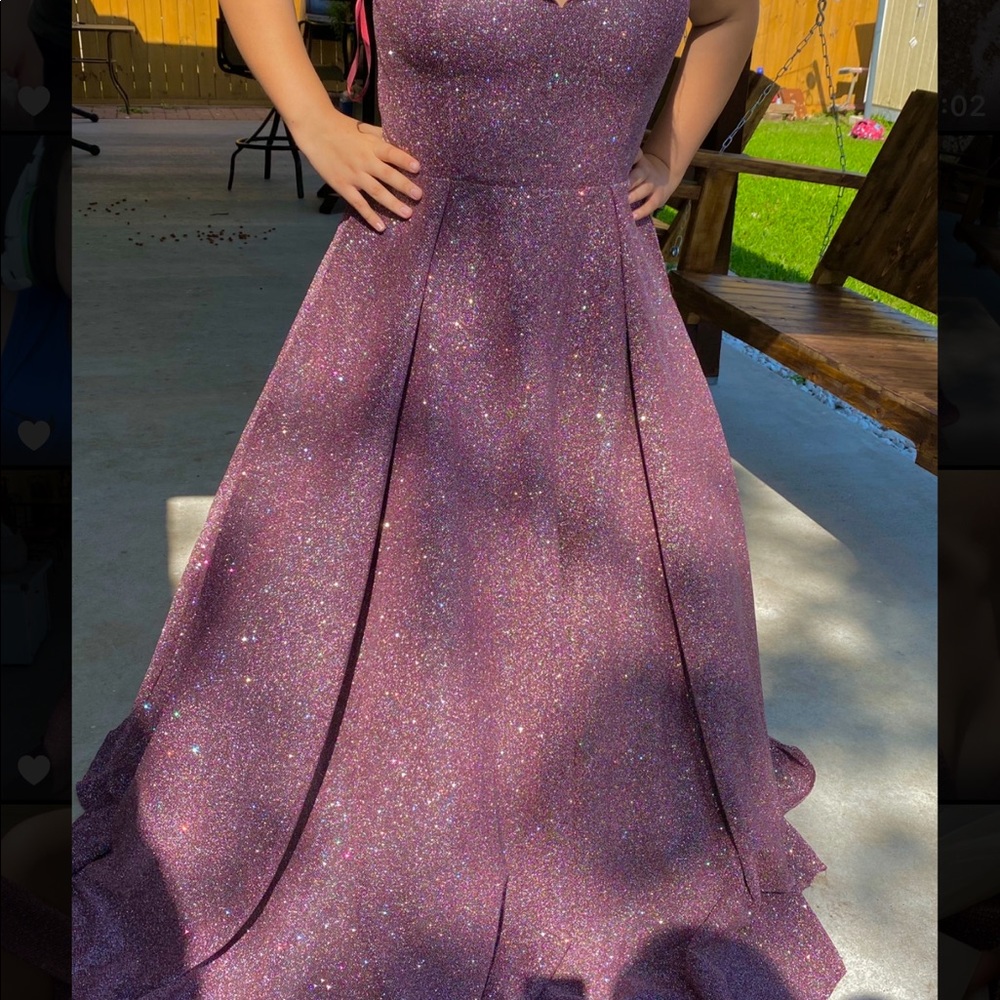 I’m selling this dress since i found better